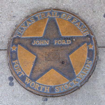 Téléchargez les photos : Fort Worth, Texas - 4 novembre 2023 : la piste de renommée du Texas honore Johm Ford avec une plaque au loup de renommée à Fort Worth Stockyards. - en image libre de droit