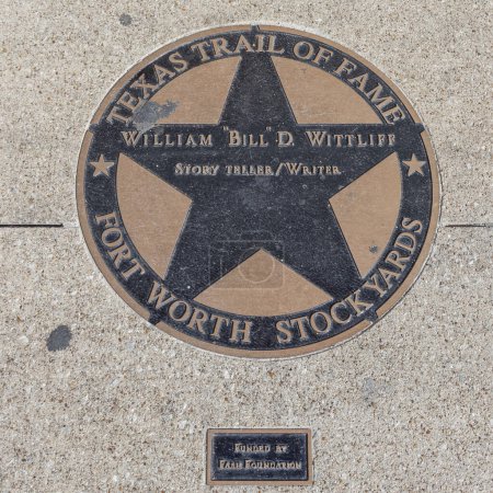 Foto de Fort Worth, Texas - 4 de noviembre de 2023: el sendero de la fama de Texas honra a William Bill d. Wittlife con un plato a pie de fama en Fort Worth Stockyards. - Imagen libre de derechos