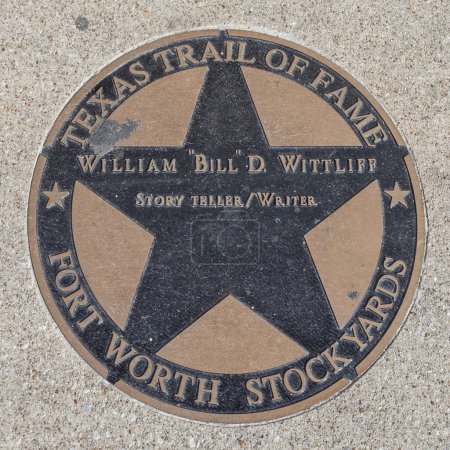 Foto de Fort Worth, Texas - 4 de noviembre de 2023: el sendero de la fama de Texas honra a William Bill d. Wittlife con un plato a pie de fama en Fort Worth Stockyards. - Imagen libre de derechos