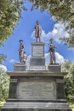 Téléchargez les photos : Austin (Texas) - 3 novembre 2023 : Mémorial des soldats confédérés sur le terrain du Capitole de l'État du Texas honore les soldats confédérés de la guerre de Sécession. - en image libre de droit