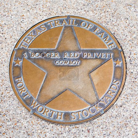 Foto de Fort Worth, Texas - 5 de noviembre de 2023: el sendero de la fama de Texas honra al vaquero Booger Red Privett con un plato a pie de fama en Fort Worth. - Imagen libre de derechos