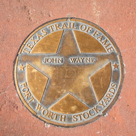 Téléchargez les photos : Fort Worth, Texas - 5 novembre 2023 : le sentier de la renommée du Texas honore John Wayne avec une plaque à la marche de la renommée à Fort Worth - en image libre de droit