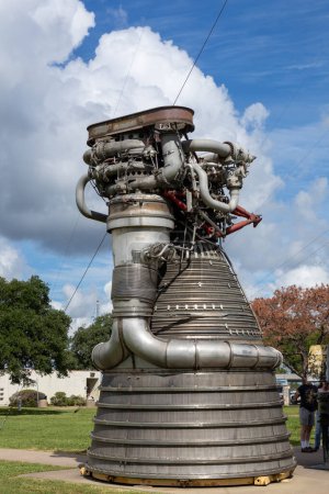 Téléchargez les photos : Houston, États-Unis - 22 octobre 2023 : moteur d'une fusée au Houston Space Center à Houston, TX, États-Unis - en image libre de droit