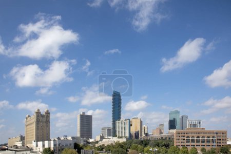Téléchargez les photos : Skyline de Fort Worth de l'autoroute 30 en entrant dans la ville - en image libre de droit