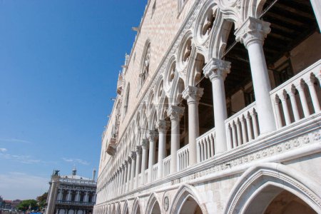 Téléchargez les photos : Façade du Palais des Doges à Venise, Italie - en image libre de droit