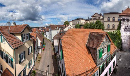 Foto de MALO HOMBURGO, ALEMANIA - 20 DE SEP DE 2015: panorama del casco antiguo de Bad Homburg. Homburg recibió derechos de mercado alrededor de 1330
. - Imagen libre de derechos