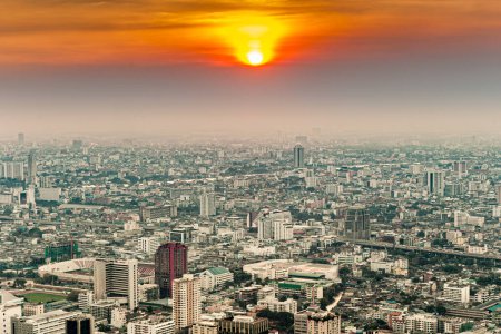 Téléchargez les photos : Ciel de Bangkok montrant au coucher du soleil - en image libre de droit