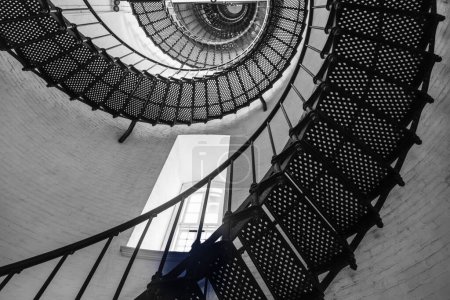 Téléchargez les photos : Beaux escaliers iros dans le phare de Sankt Augustine en Floride - en image libre de droit