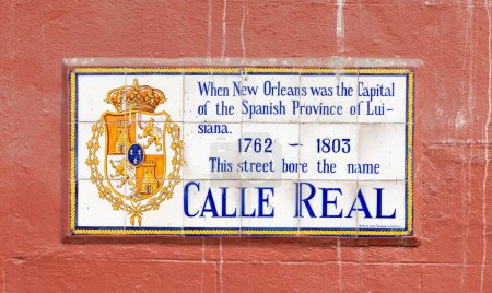 historische Straßennamen-Fliesen für die Calle Reali im französischen Viertel in New Orleans, USA