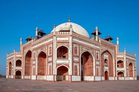 Téléchargez les photos : Tombeau de Humayun à New Delhi, Inde sans touristes - en image libre de droit