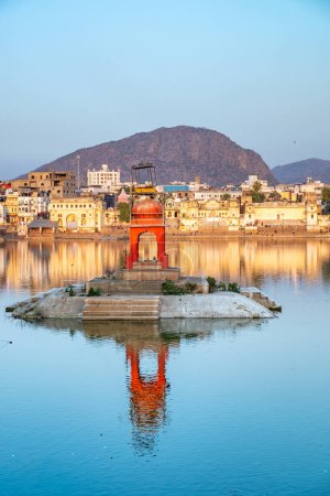 Téléchargez les photos : Lac Pushkar ou Pushkar Sarovar à Pushkar, Rajasthan, Inde, ville sainte hindoue, Inde - en image libre de droit