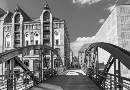 Téléchargez les photos : Célèbre vieux Speicherstadt à Hambourg, construire avec des briques rouges - en image libre de droit