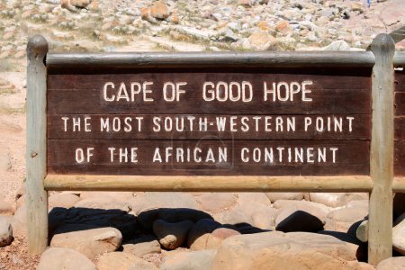 Téléchargez les photos : Cap de signalisation de bon espoir, la pointe la plus sud-ouest du continent africain - en image libre de droit