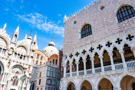 Foto de Vista a la catedral de San Marco y al palacio de los Doges en Venecia, Italia - Imagen libre de derechos