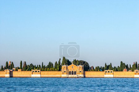 Foto de Vista al cementerio isla San Michele en Venecia, Italia - Imagen libre de derechos