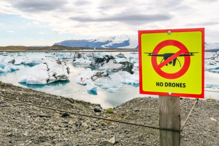 Foto de No hay señal de drones en el glaciar en Islandia para proteger la naturaleza, Islandia - Imagen libre de derechos