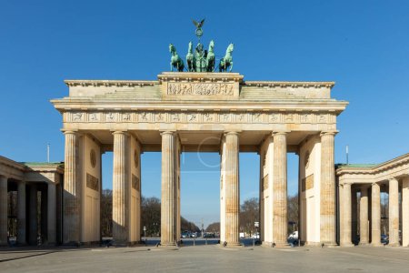Téléchargez les photos : Vue panoramique sur la Porte de Brandebourg à Berlin - en image libre de droit