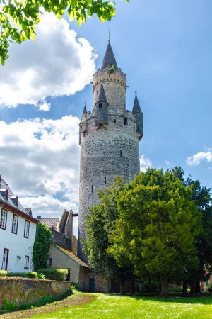 Foto de Friedberg's landmark, the Adolf tower,  is one of the highest keeps in Germany at almost 60 m high and is the oldest surviving medieval structure of Friedberg Castle - Imagen libre de derechos