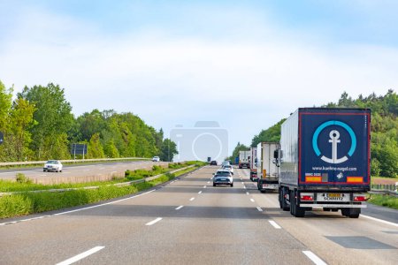 Foto de Kirchheim, Germany - May 11, 2024: driving along the Highway A7 direction Kirchheimer crossing in hilly landscape with constructiion site. - Imagen libre de derechos
