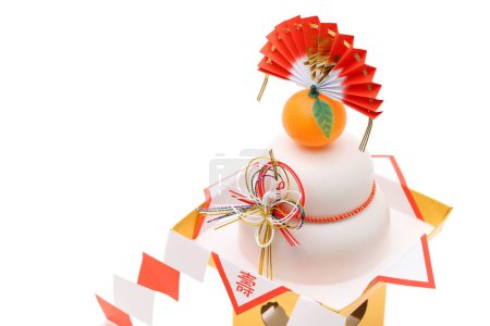 Foto de Decoración tradicional japonesa de año nuevo Kagamimochi, palabra japonesa de esta fotografía significa "celebración o felicitaciones" - Imagen libre de derechos