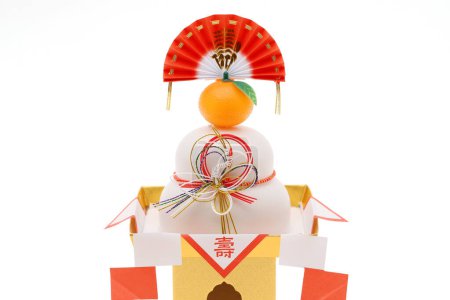 Foto de Decoración tradicional japonesa de año nuevo Kagamimochi, palabra japonesa de esta fotografía significa "celebración o felicitaciones" - Imagen libre de derechos