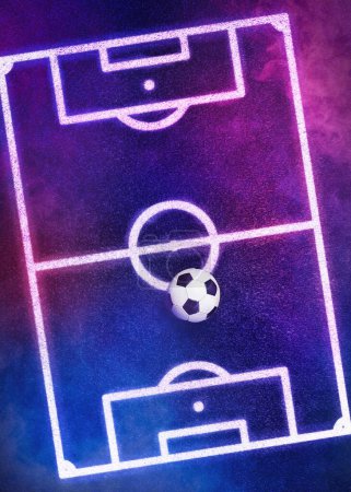 Schéma de terrain de football néon, terrain de jeu de football, jeu de sport virtuel, ligne rose bleu brillant. Isolé sur fond noir.