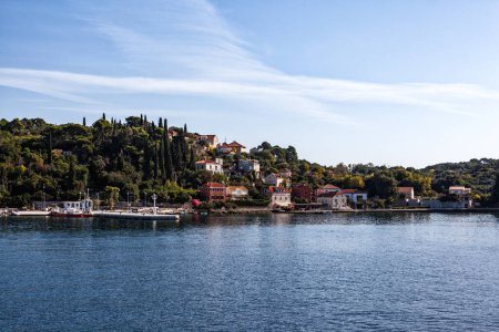 Téléchargez les photos : Vue panoramique de Kolocep une île de la mer Méditerranée près de la Croatie en Europe - en image libre de droit