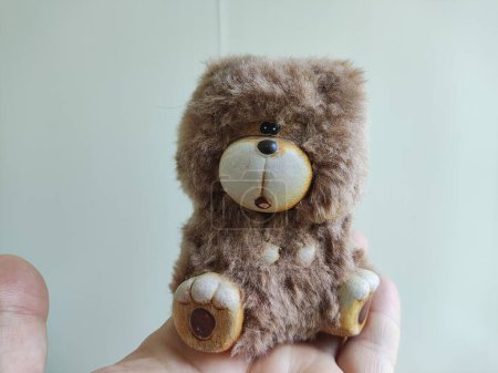 kleiner Spielzeugbär. Teddybär-Figur.
