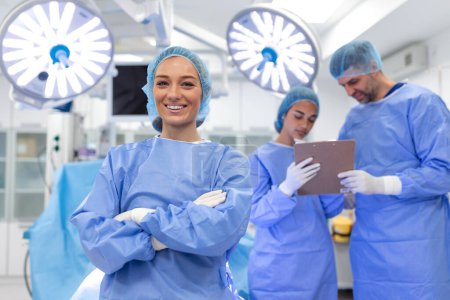 Photo for Portrait of happy woman surgeon standing in operating room, ready to work on a patient. Female medical worker in surgical uniform in operation theater. - Royalty Free Image