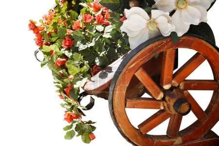 Téléchargez les photos : Fleurs sur vieux chariot en bois - en image libre de droit