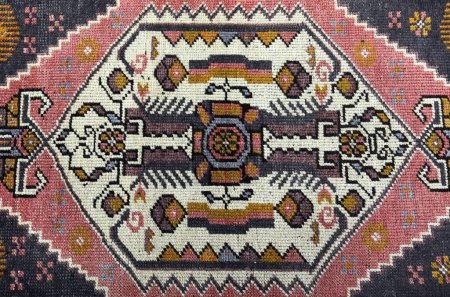 Texturen und Muster in Farbe aus gewebten Teppichen