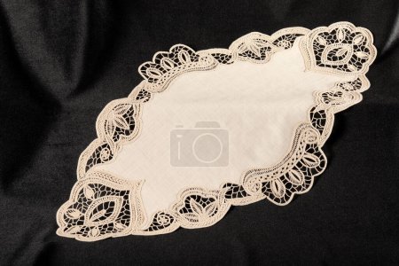 Foto de Bastante Vintage encaje victoriano sobre fondo negro - Imagen libre de derechos