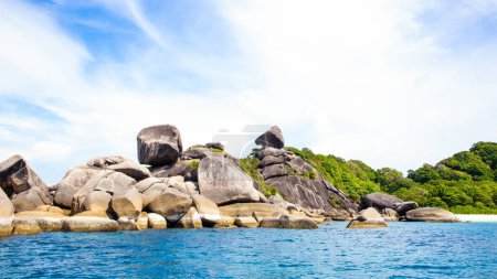Foto de Hermoso paisaje de las islas Similan en Tailandia: la mayoría de las islas famosas con vistas paradisíacas y puntos de snorkel y buceo - Imagen libre de derechos
