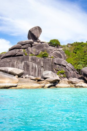Foto de Hermoso paisaje de las islas Similan en Tailandia: la mayoría de las islas famosas con vistas paradisíacas y puntos de snorkel y buceo - Imagen libre de derechos
