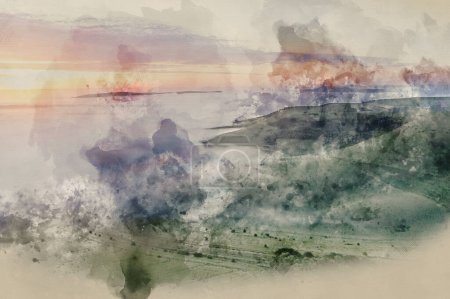 Téléchargez les photos : Aquarelle numérique de Belle image de paysage de drone de la mer de brouillard roulant à travers la campagne anglaise South Downs pendant le lever du soleil de printemps - en image libre de droit