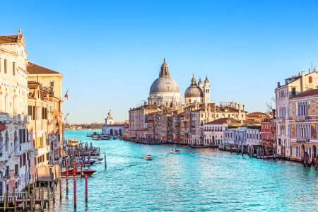 Foto de Hermosa vista del Gran Canal y Basílica Santa Maria della Salute en Venecia, Italia
. - Imagen libre de derechos