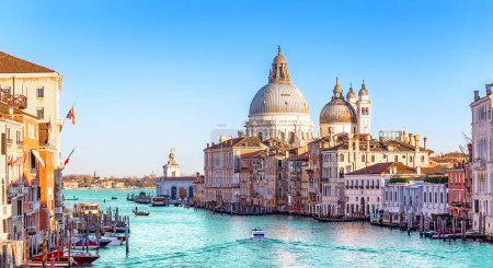 Foto de Hermosa vista del Gran Canal y Basílica Santa Maria della Salute en Venecia, Italia
. - Imagen libre de derechos