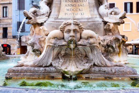 Foto de Primer plano de la Fuente del Panteón en Roma. Hermosa Fuente del Panteón en Piazza della Rotonda en Roma, Italia. - Imagen libre de derechos