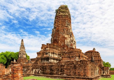 Wat Ratchaburana templo es uno de los famosos templos en Ayutthaya, Tailandia. Templo en el Parque Histórico Ayutthaya, Ayutthaya, Tailandia. Patrimonio mundial de la UNESCO.