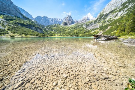 Téléchargez les photos : Seebensee lake and Dragonkopf peak, Ehrwald, Austria - en image libre de droit