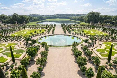 Foto de Jardines del Palacio de Versalles en París, Francia - Imagen libre de derechos