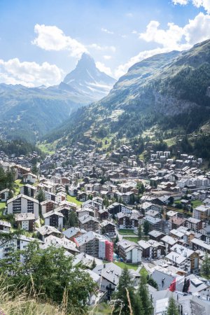 Téléchargez les photos : Aerial view on Zermatt and Matterhorn Peak, Switzerland - en image libre de droit