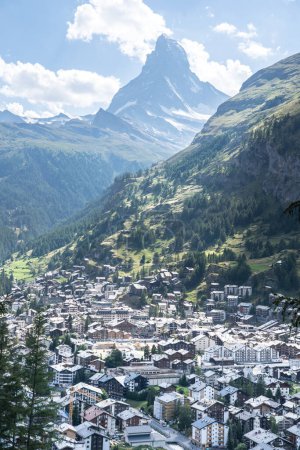Téléchargez les photos : Aerial view on Zermatt and Matterhorn Peak, Switzerland - en image libre de droit