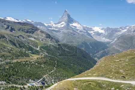 Foto de Alpine landscape mit famous Matterhorn peak, Zermatt,  Switzerland - Imagen libre de derechos