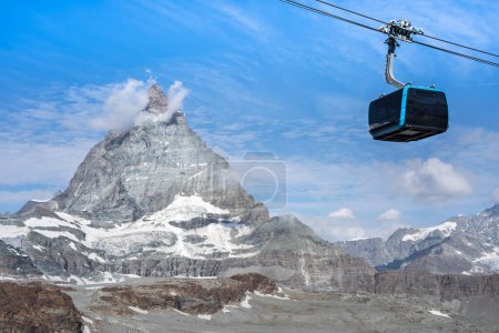 Téléchargez les photos : New cable car to Matterhorn glacier paradise with Matterhorn in background, Zermatt, Switzerland - en image libre de droit