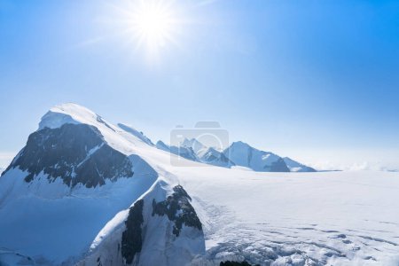 Téléchargez les photos : Beautiful alpine panorama view from Matterhorn, Switzerland - en image libre de droit
