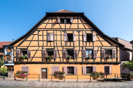 Photo pour Colorful half-timbered houses in Ribeauville, Alsace, France - image libre de droit