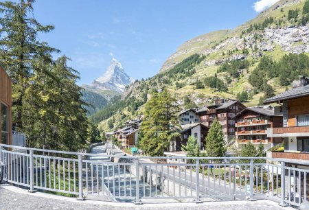 Téléchargez les photos : Alpine landscape mit famous Matterhorn peak, Zermatt,  Switzerland - en image libre de droit
