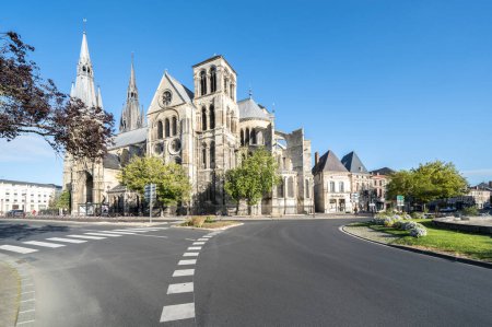 Téléchargez les photos : The Notre-Dame-en-Vaux - Roman Catholic church located in Chalons-en-Champagne, France - en image libre de droit