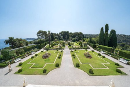 Téléchargez les photos : Gardens of famous Villa Ephrussi de Rothschild in Nice, France - en image libre de droit
